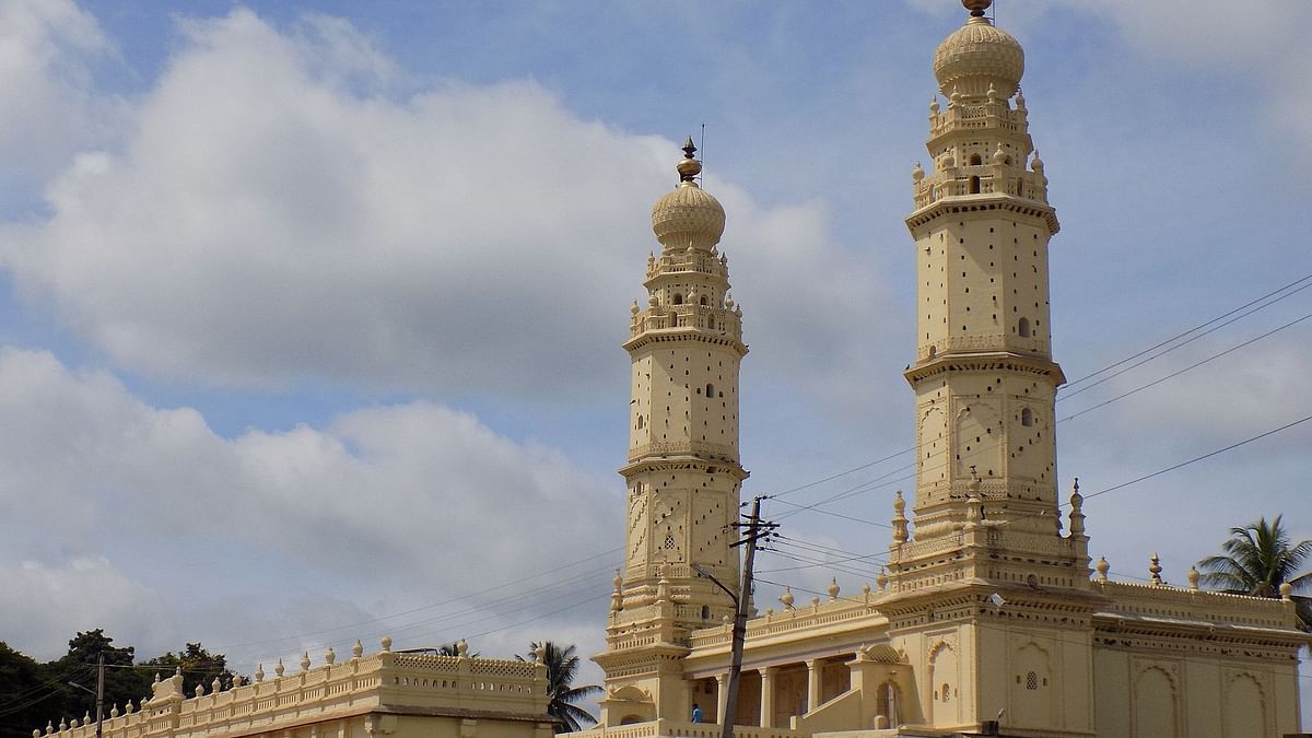 Police Stop Karnataka Hindu Outfits from Entering Jama Masjid in Srirangapatna 
