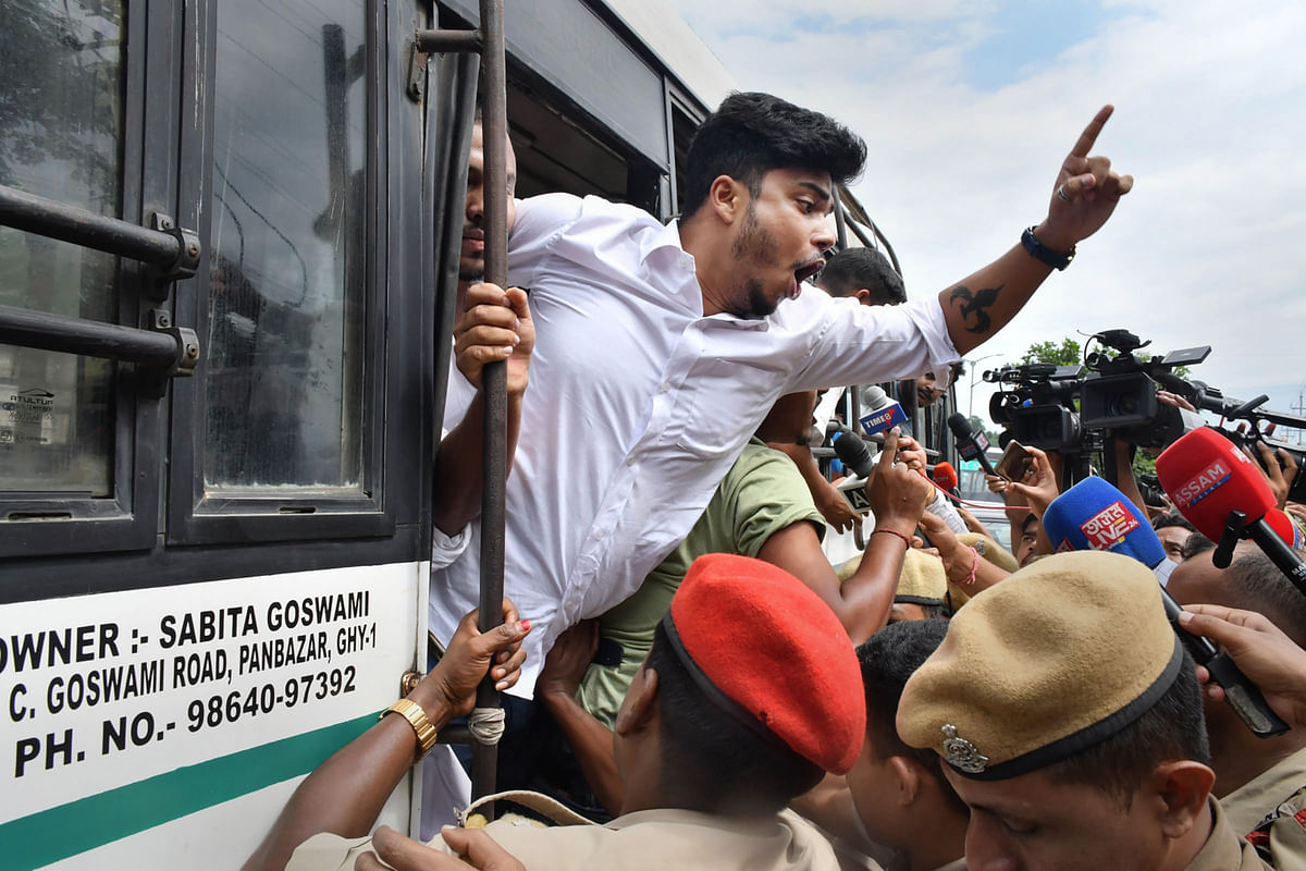 <div class="paragraphs"><p>Police personnel detain NSUI activists as they protest against rebel Maharashtra MLAs led by Shiv Sena leader Eknath Shinde, in Guwahati.</p></div>