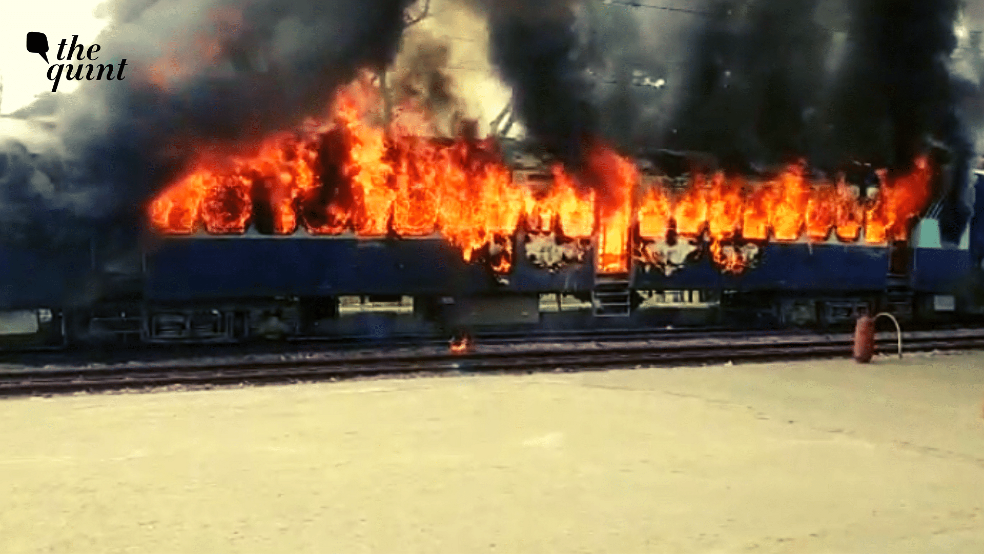 <div class="paragraphs"><p>A train set ablaze by protesters in Bihar's Chapra on Thursday, 16 June.</p></div>