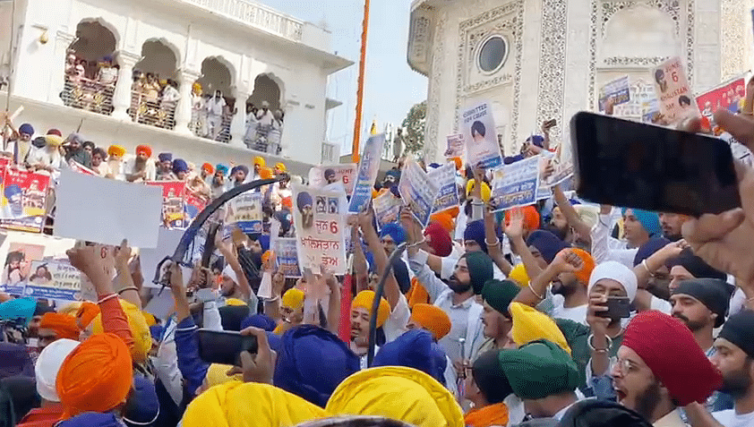 Visuals from outside the gurdwara showed many holding banners & placards with 'Khalistan Zindabad' written on them.