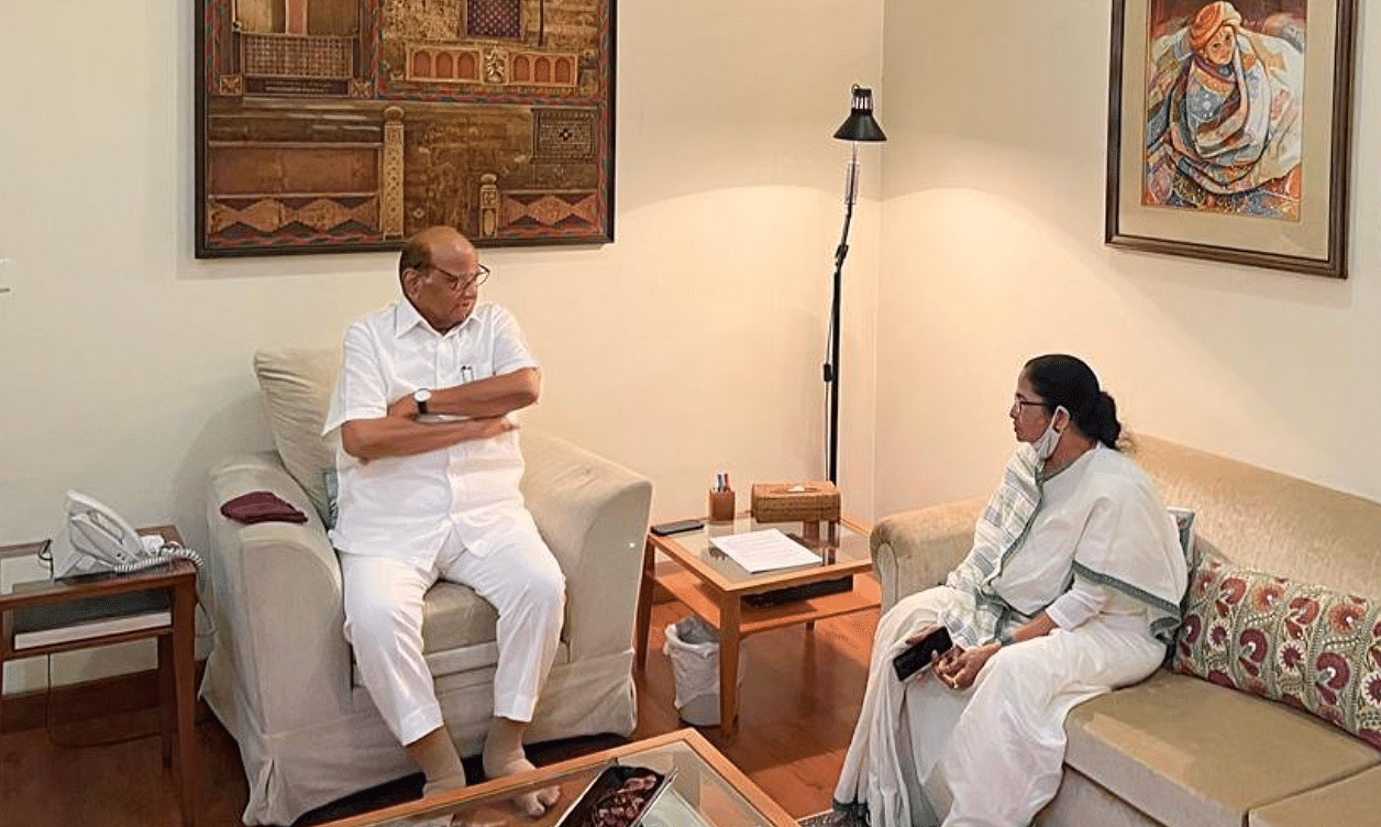 <div class="paragraphs"><p>West Bengal Chief Minister <a href="https://www.thequint.com/topic/mamata-banerjee">Mamata Banerjee</a>&nbsp;and NCP Chief Sharad Pawar at his Delhi residence.</p></div>