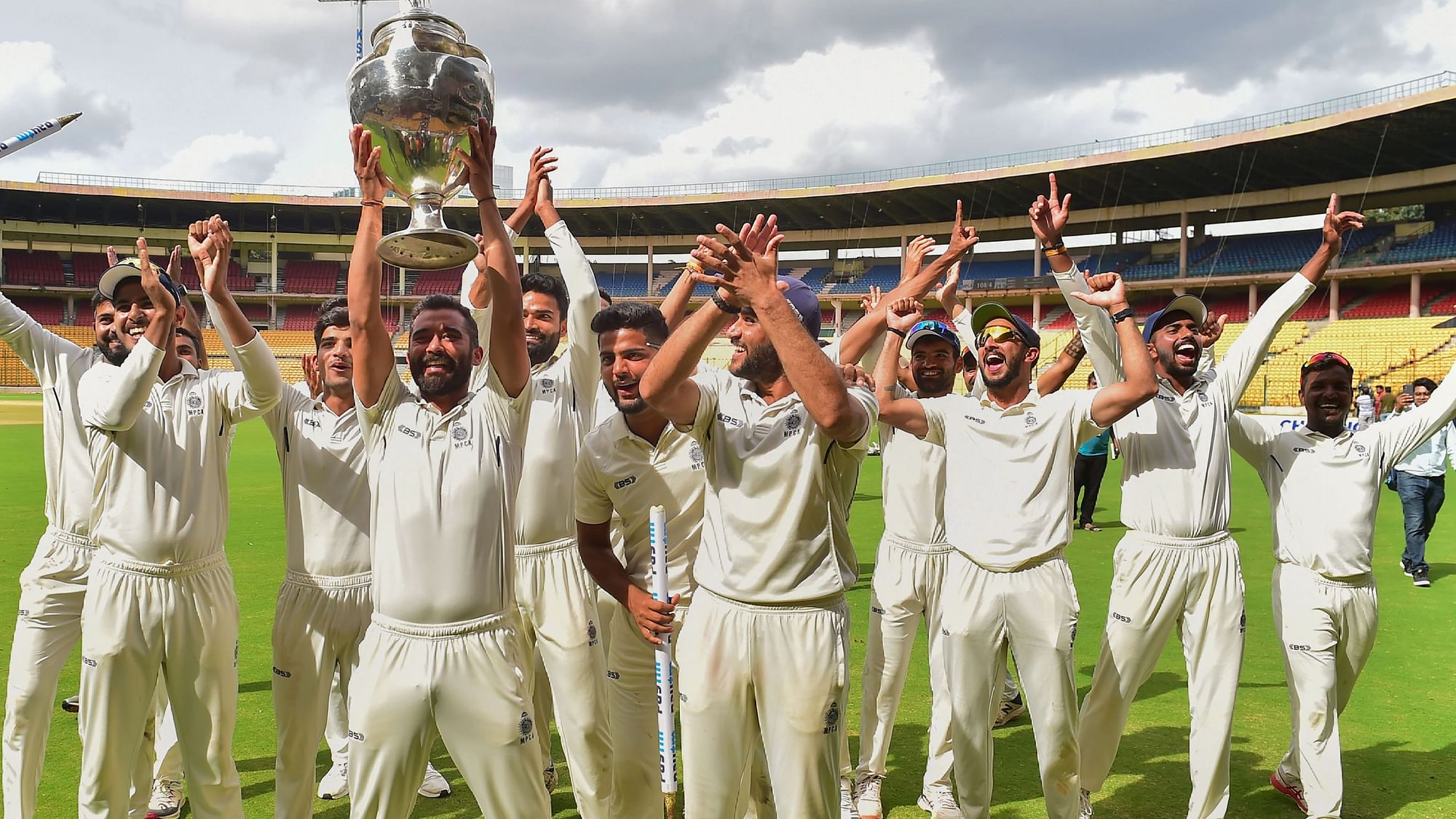 <div class="paragraphs"><p>Madhya Pradesh cricketers celebrate their 2022 Ranji Trophy title win.</p></div>