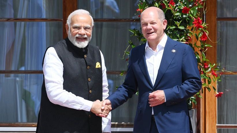<div class="paragraphs"><p>Prime Minister <a href="https://www.thequint.com/news/india/prime-minister-narendra-modi-g-seven-summit-germany-updates">Narendra Modi</a> met German Chancellor <a href="https://www.thequint.com/news/world/olaf-scholz-germany-chancellor-elect-merkel-successor">Olaf Scholz</a> at Schloss Elmau in southern Germany.</p></div>