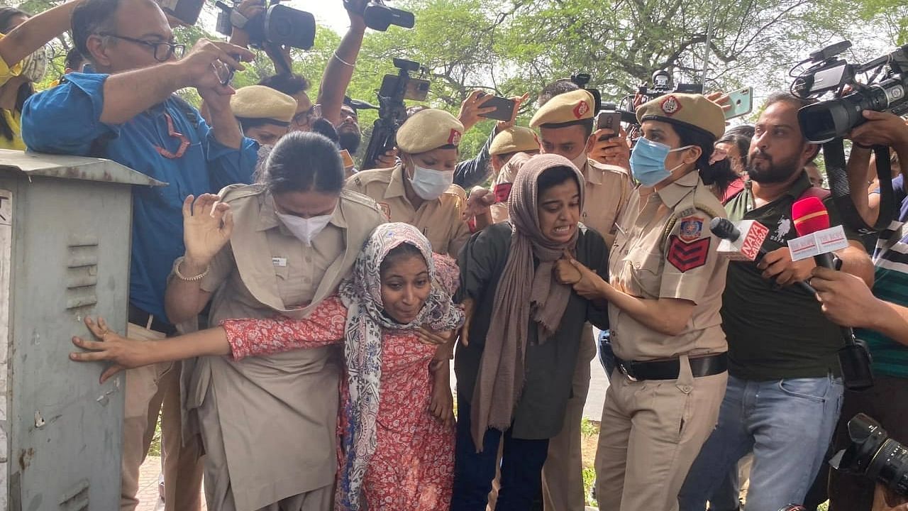 <div class="paragraphs"><p>Several members of the Students Islamic Organisation of India (SIO), Muslim Students Federation (MSF), and Fraternity Movement were arrested by the Delhi Police from the Uttar Pradesh Bhawan on Monday, 13 June.</p></div>