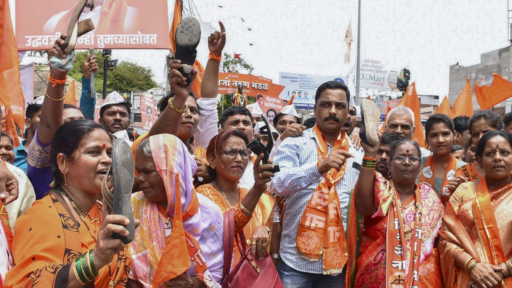 <div class="paragraphs"><p>Shiv Sena workers protesting against rebel leader Eknath Shinde in Maharashtra's Kolhapur.</p></div>