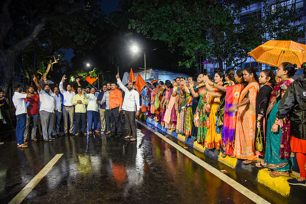 <div class="paragraphs"><p>Shiv Sena workers gather outside Matoshree, the private residence of Maharashtra CM Uddhav Thackeray, to show their support.</p></div>