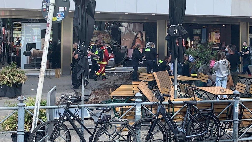 1 Dead, 30 Injured as Car Ploughs Into Crowd in Berlin