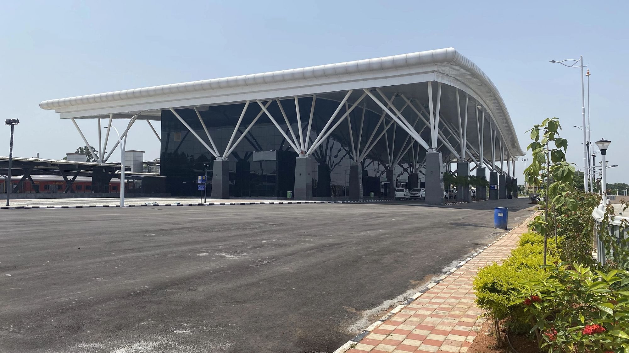 <div class="paragraphs"><p>Sir M Visvesvaraya air-conditioned railway terminal in Baiyappanahalli will start operations on 6 June.</p></div>