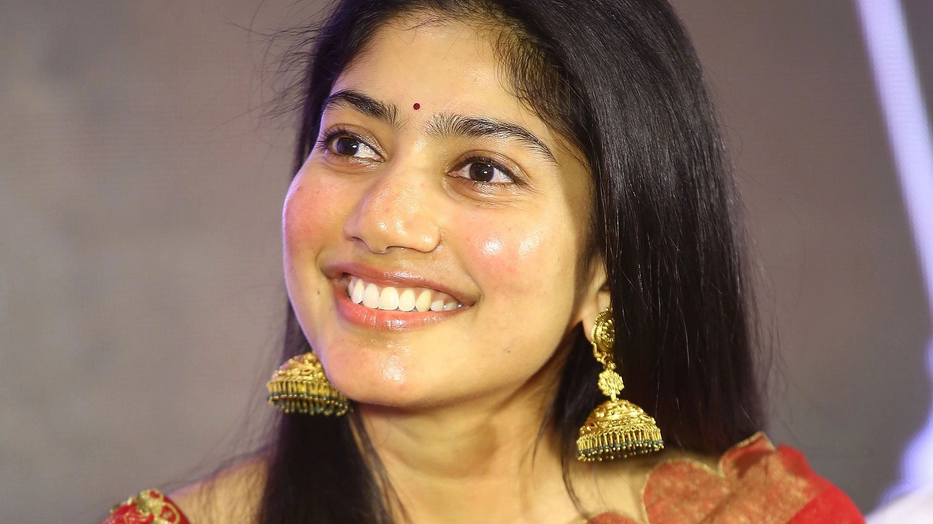 <div class="paragraphs"><p>Sai Pallavi lands up in controversy with her political comments.</p></div>