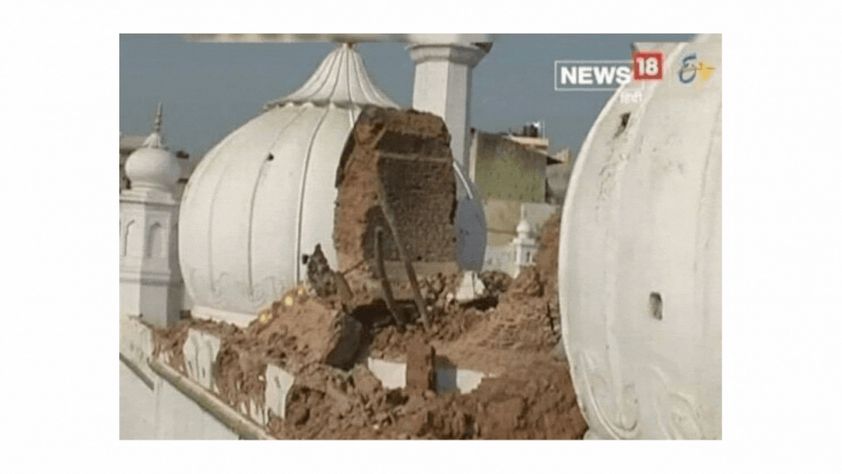 The image shows Uttar Pradesh's Jama Masjid which was damaged back in 2017. 
