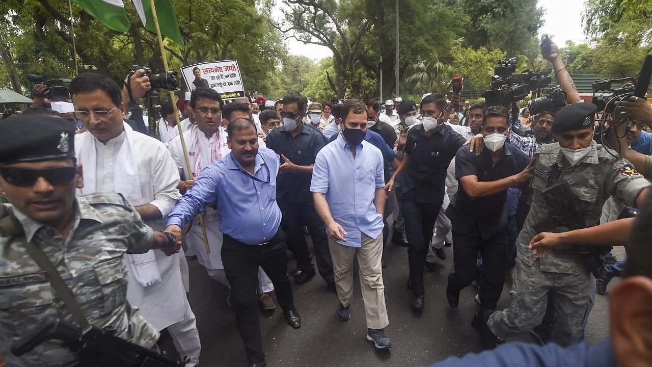 <div class="paragraphs"><p>Rahul Gandhi on Monday, 13 June, appeared before the ED after marching to the agency's office for questioning.</p></div>