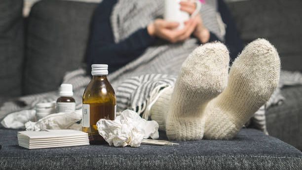 From apples to mushrooms, nutritionist Kavita Devgan brings you 6 ways you can fight the flu. 