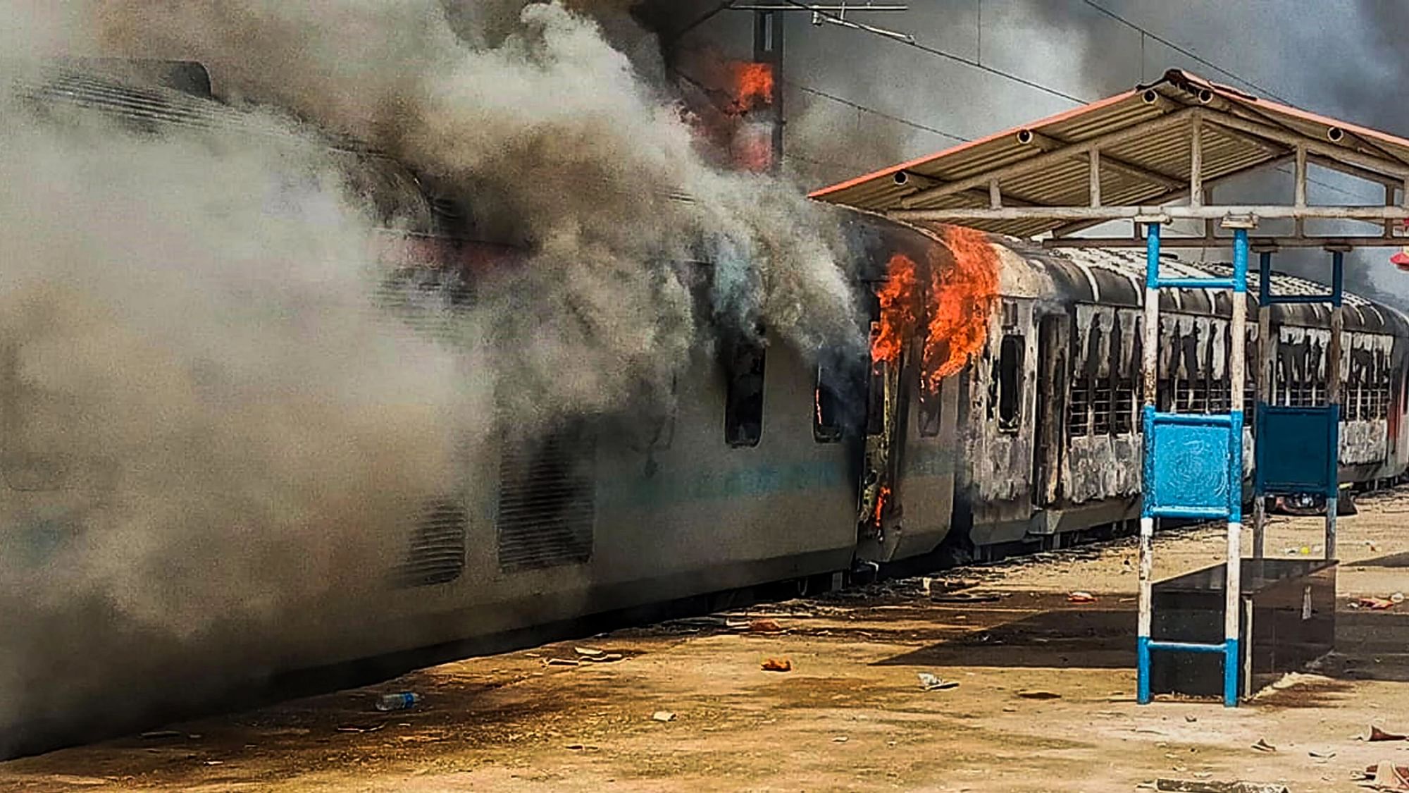 <div class="paragraphs"><p>A train set on fire by youngsters in protest against the Centres Agnipath scheme at Lakhisarai Railway Station, in Bihar's Lakhisarai on Friday.</p></div>