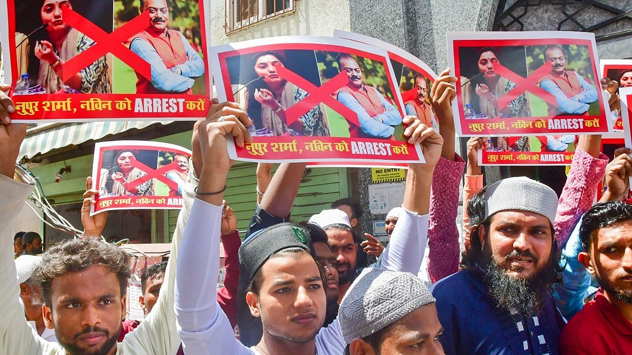 <div class="paragraphs"><p>Members of All India Maulayi Mission protest over controversial remarks made by two now-suspended BJP leaders against Prophet Mohammad, outside Ashrafiya Jama Masjid, in Mumbai.&nbsp;</p></div>