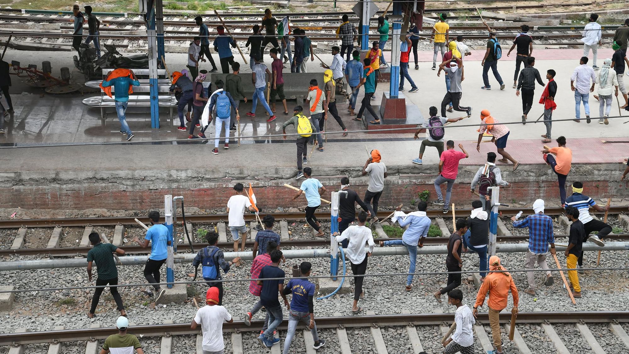 <div class="paragraphs"><p>Protesters vandalise properties at the Danapur Railway Station in protest against the 'Agnipath' scheme outside Danapur Railway Station, near Patna, on Friday, 17 June.</p></div>