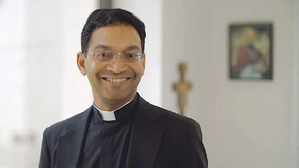 <div class="paragraphs"><p><a href="https://www.thequint.com/us-nri-news/pope-francis-indian-american-earl-fernandes-bishop-columbus">Earl Fernandes</a> was ordained on Tuesday, 31 May, as the 13th Bishop of Columbus, and the first <a href="https://www.thequint.com/us-nri-news">Indian-American</a> Catholic Bishop.</p></div>