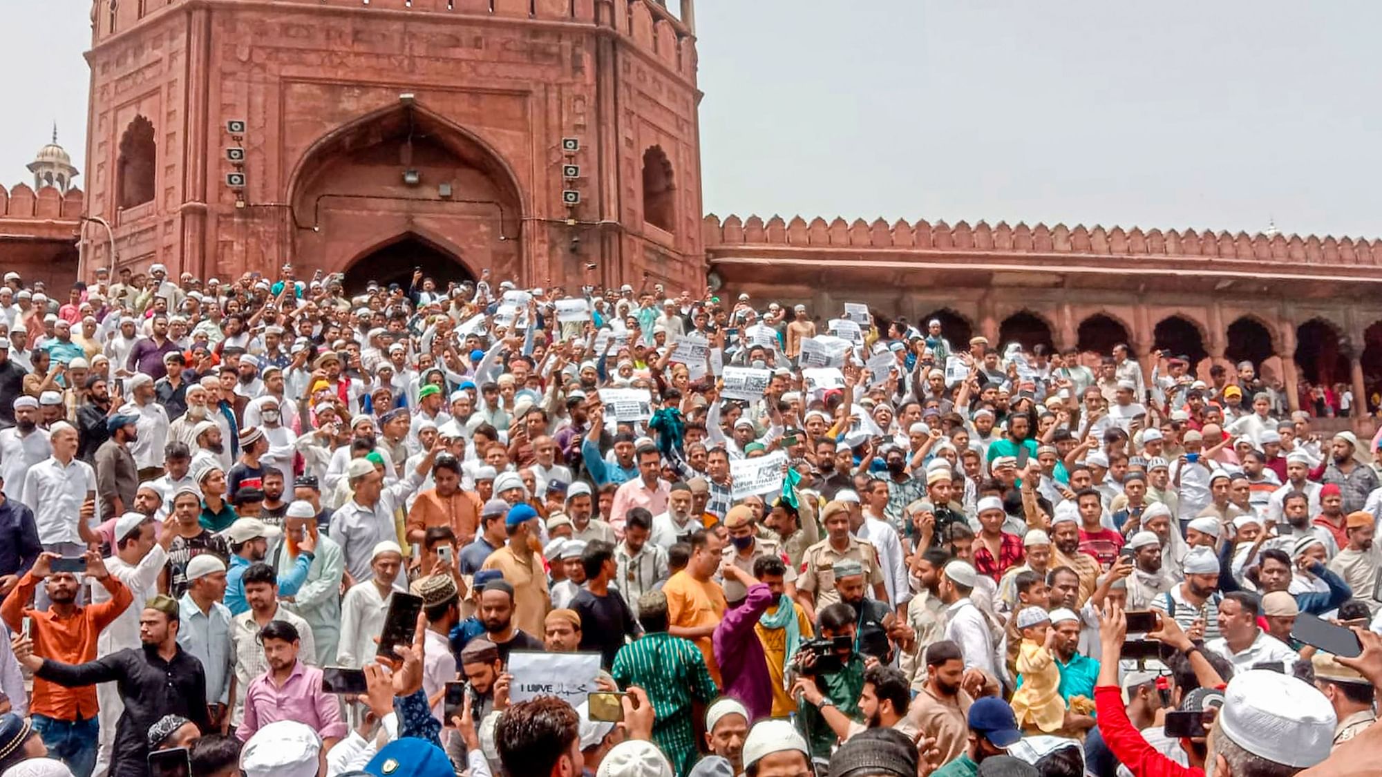 <div class="paragraphs"><p>Over 300 people staged a protest at Delhi's Jama Masjid against former Bharatiya Janata Party (<a href="https://www.thequint.com/news/politics/rajya-sabha-election-rajasthan-congress-wins-big-bjp-backed-subhash-chandra-loses">BJP</a>) spokesperson <a href="https://www.thequint.com/news/india/bjp-suspends-fringe-element-nupur-sharma-but-is-this-the-first-such-case">Nupur Sharma</a> and ex-leader <a href="https://www.thequint.com/news/politics/west-bengal-chief-minister-mamata-banerjee-condemns-remark-on-prophet-muhammad-demands-arrest">Naveen Jindal</a> for inflammatory remarks against Prophet Muhammad on Friday, 10 June.</p></div>