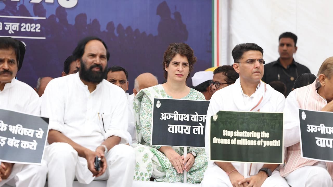 <div class="paragraphs"><p>Priyanka Gandhi Vadra (centre) and other Congress leaders protesting against the Agnipath scheme.&nbsp;</p></div>