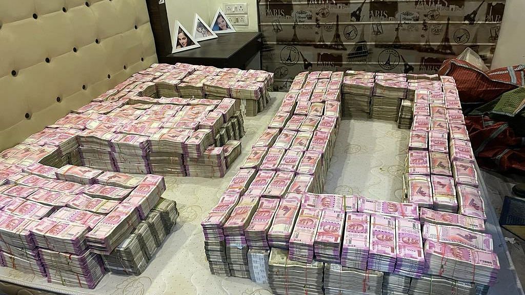 <div class="paragraphs"><p>The <a href="https://www.thequint.com/topic/enforcement-directorate">Enforcement Directorate</a> (ED) recovered another stash of cash from the house of <a href="https://www.thequint.com/news/india/what-is-the-case-against-tmc-minister-partha-chatterjee-enforcement-directorate-teacher-recruitment-scam-west-bengal">Arpita Mukherjee</a>.</p></div>