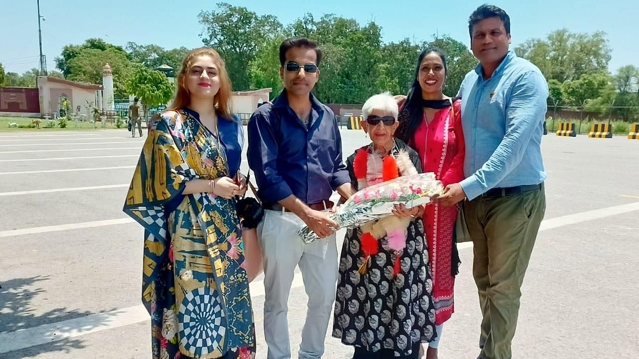 <div class="paragraphs"><p>Reena Verma, being welcomed in Pakistan, by the members of the India-Pakistan heritage club.</p></div>