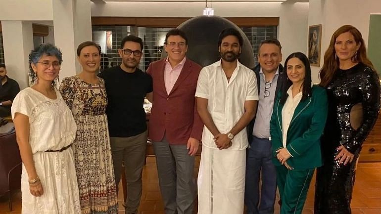 <div class="paragraphs"><p>Aamir Khan Hosts 'The Gray Man' Makers Russo Brothers &amp; Dhanush For Dinner</p></div>