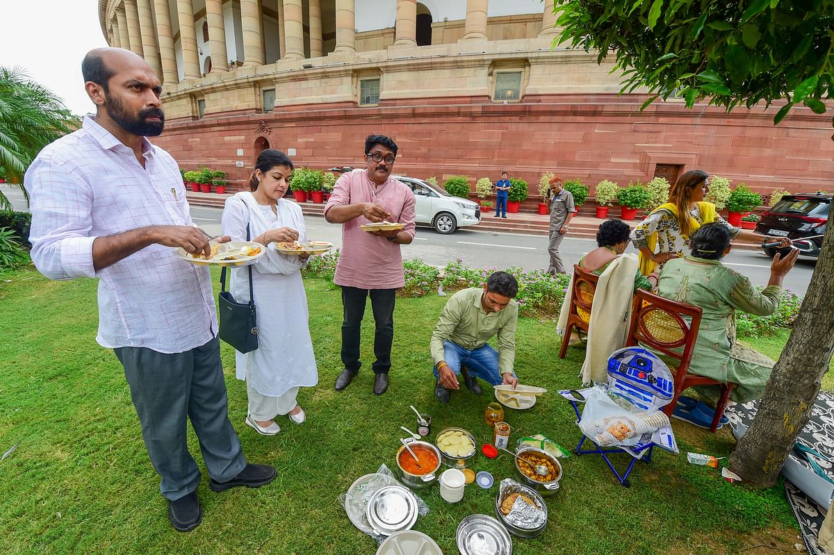 <div class="paragraphs"><p>MPs have breakfast on the lawn of Parliament, in New Delhi, Thursday, 28 July.</p></div>