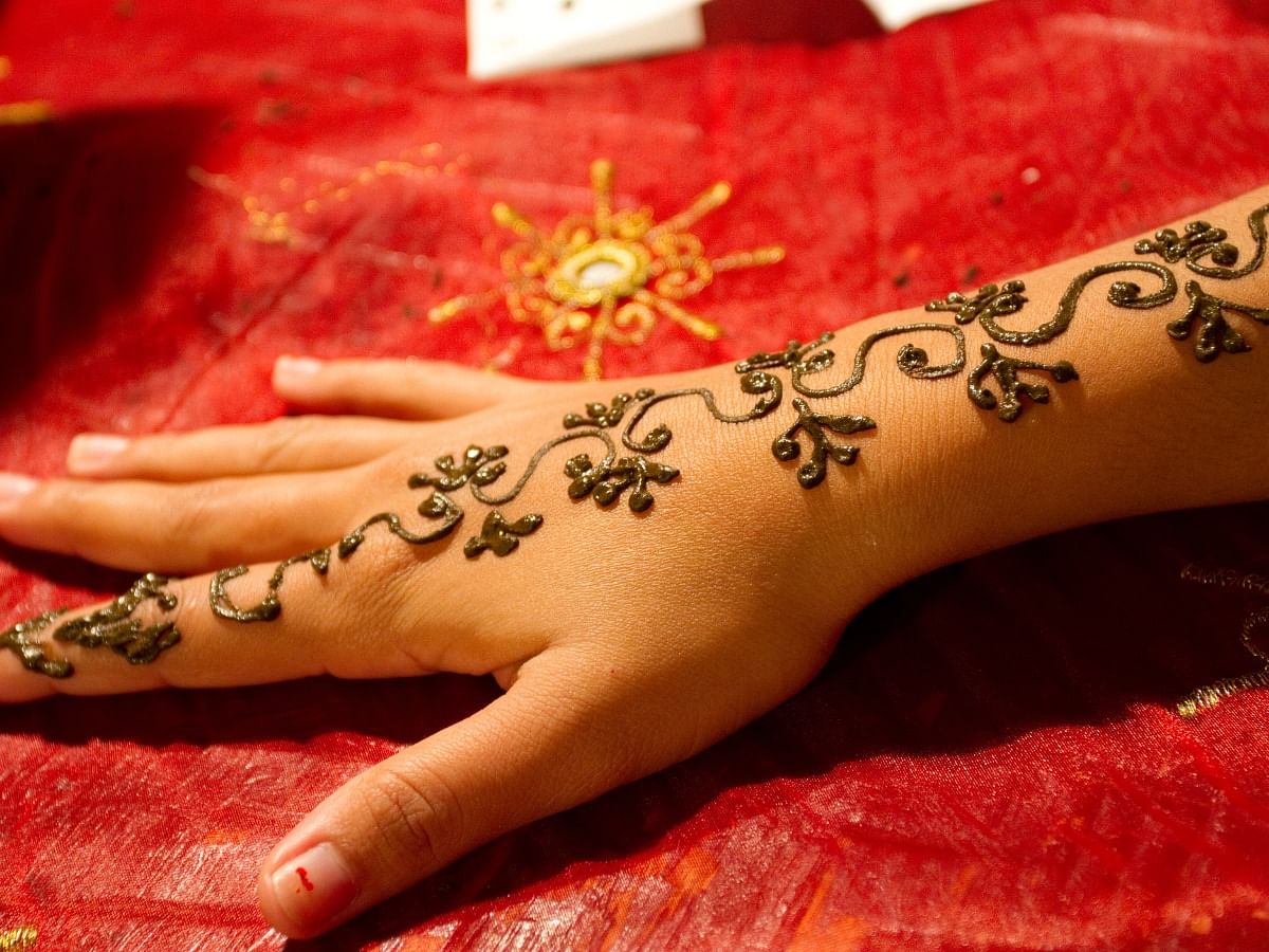 New Simple Mehndi Designs for Hands with Photos - 2019 | Buzz9studio