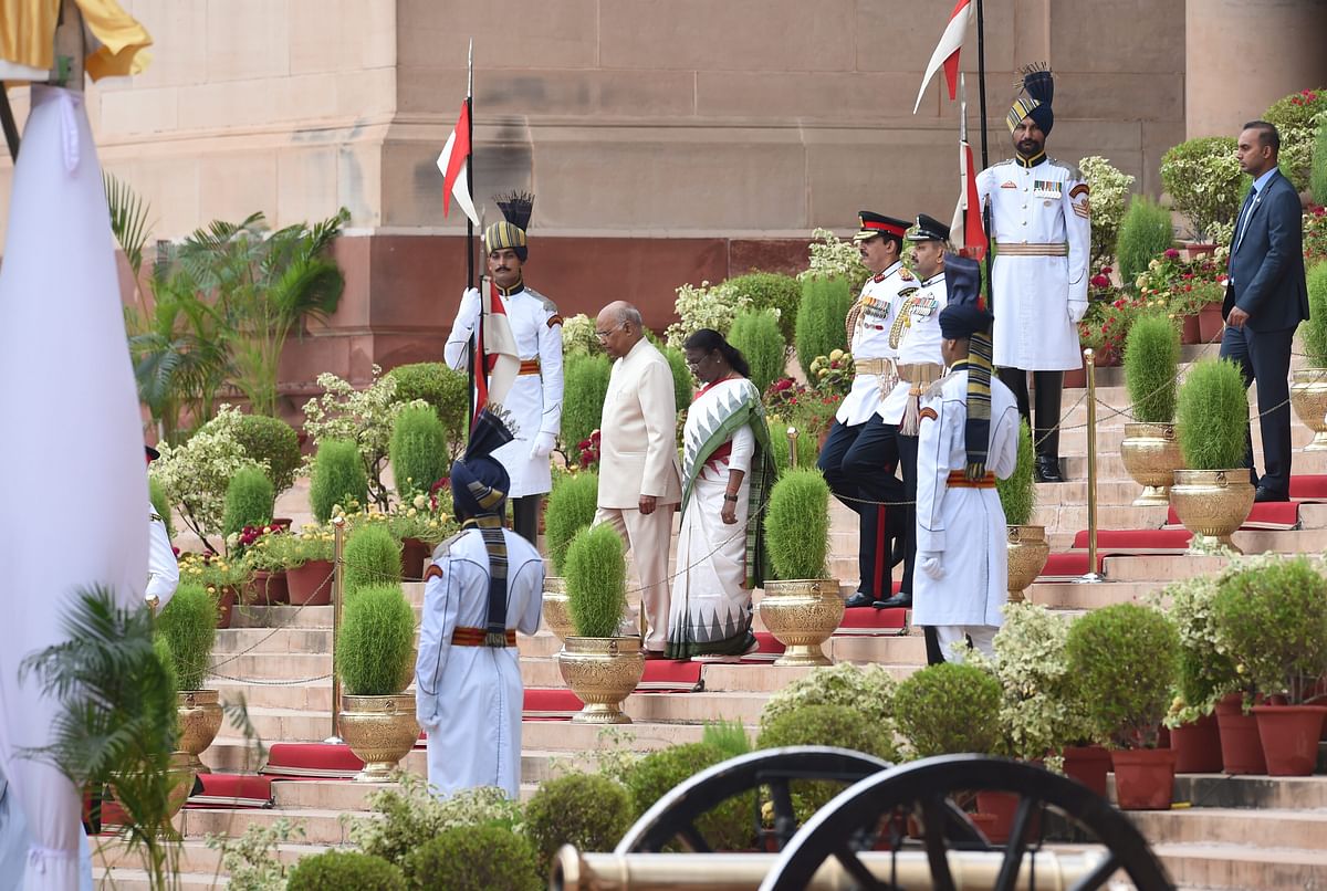 <div class="paragraphs"><p>President&nbsp; Droupadi Murmu with former President Ram Nath Kovind prepares to leave for Parliament for her oath ceremony, at Rashtrapati Bhavan in New Delhi, Monday, July 25, 2022.</p></div>