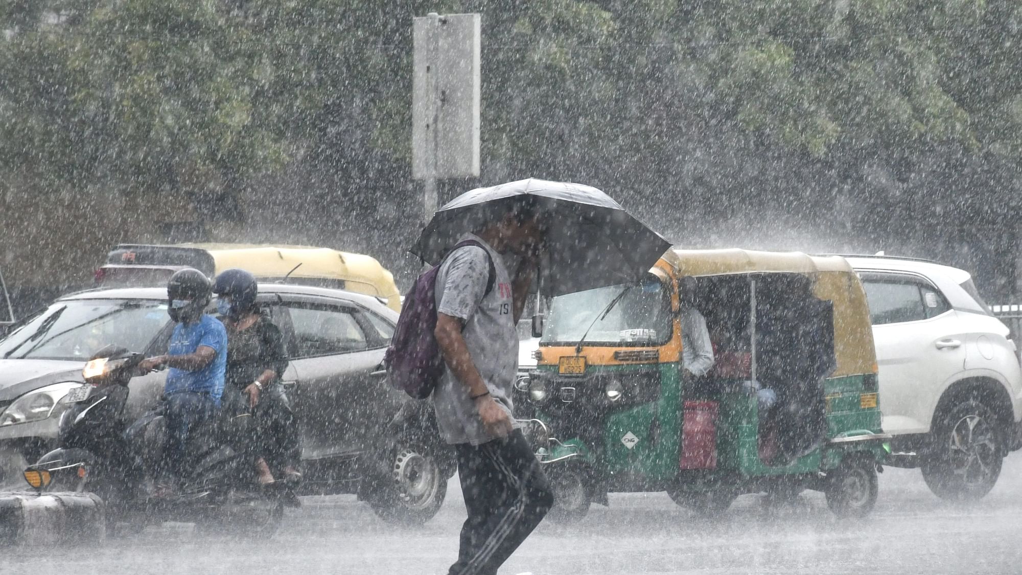 <div class="paragraphs"><p><a href="https://www.thequint.com/news/india/maharashtra-gujarat-monsoon-rains-floods#read-more">Heavy rain</a> poured down on Delhi and its surrounding areas on the morning of Tuesday, 12 July, leading to severe waterlogging in some parts.</p></div>