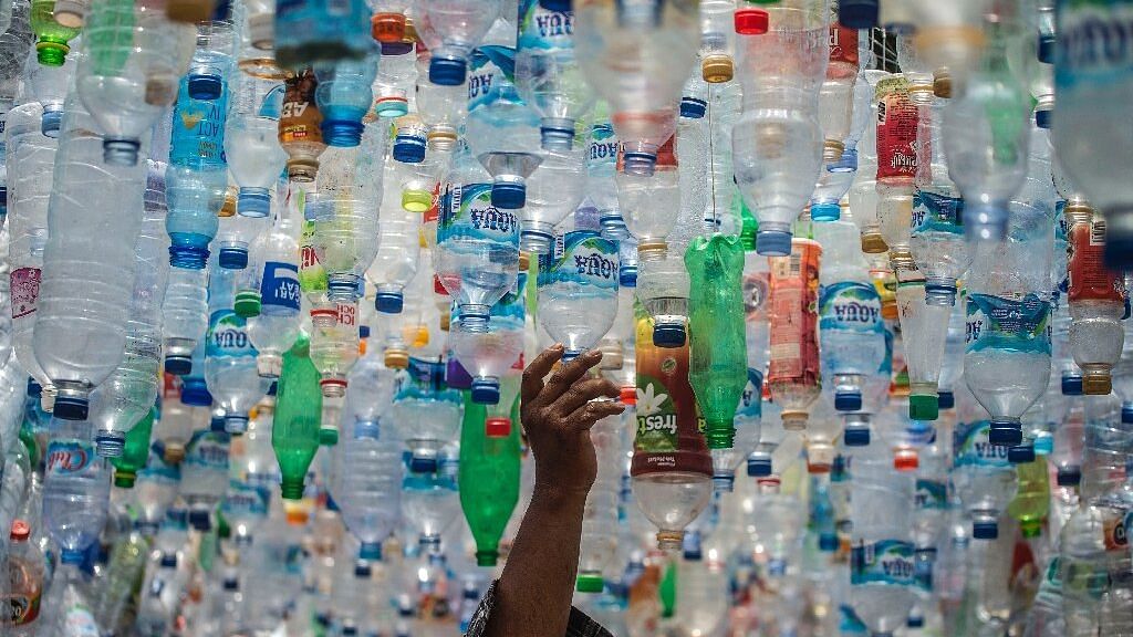 <div class="paragraphs"><p>'Single-use platsic', as the name suggests, are those that are discarded or <a href="https://www.thequint.com/explainers/explained-heres-all-you-need-to-know-about-the-single-use-plastic-ban-in-india">disposed of after one single use</a>. Photo used for representation.</p></div>