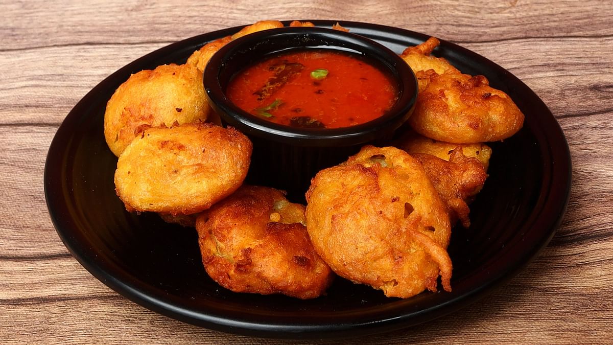 Try these easy and delicious pakora recipes this monsoon while watching the rain fall and you’ll be in heaven,