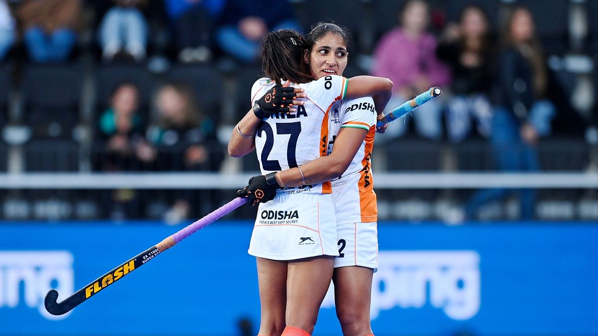 India Hockey Women's Team go down 3-4 to New Zealand but remain in contention for quarterfinals. 