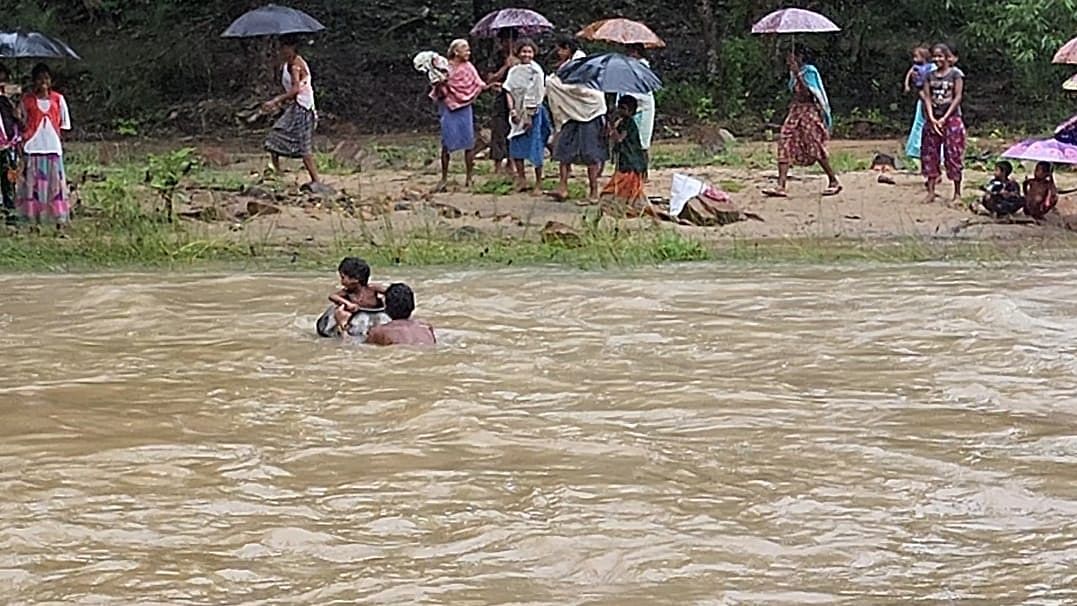<div class="paragraphs"><p>Thousand of people affected by heavy rainfall in Bastar.</p></div>