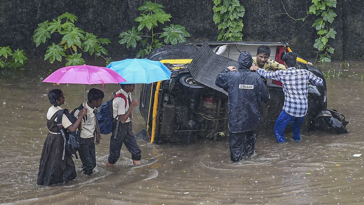Mumbai: IMD Issues Orange Alert Amid Heavy Showers, Red Alert for Tomorrow