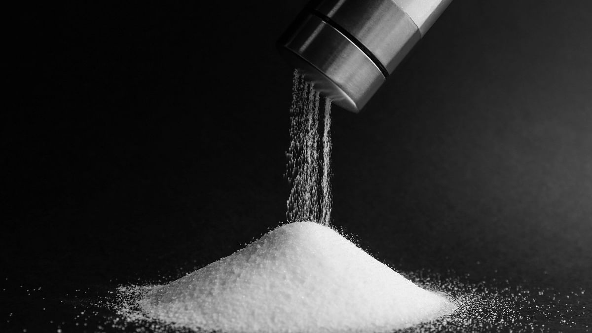 If You Add Extra Salt To Your Food You're At Risk of Premature Death: Study