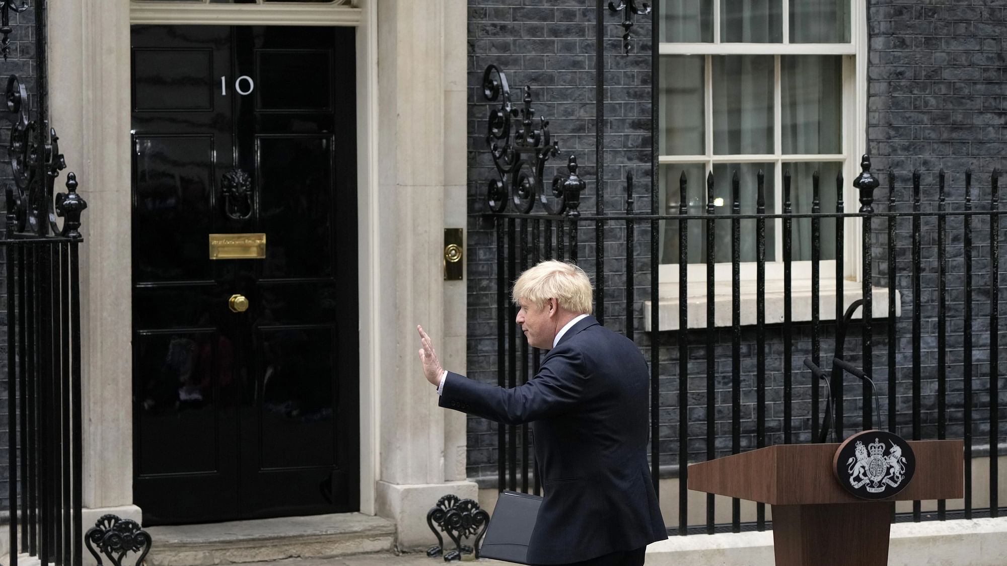 <div class="paragraphs"><p>Prime Minister Boris Johnson waves after reading a statement outside 10 Downing Street, London, formally resigning as Conservative Party leader, in London.</p></div>