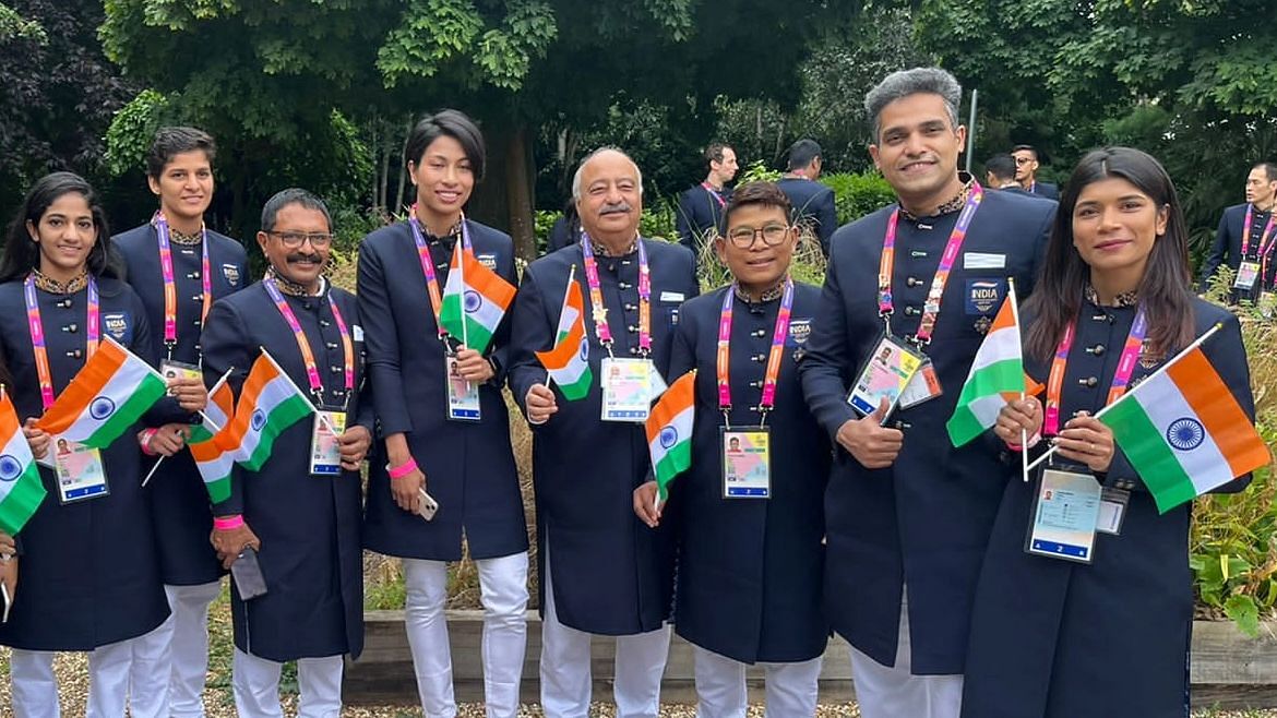 <div class="paragraphs"><p>The Indian boxing team before the CWG opening ceremony.</p></div>