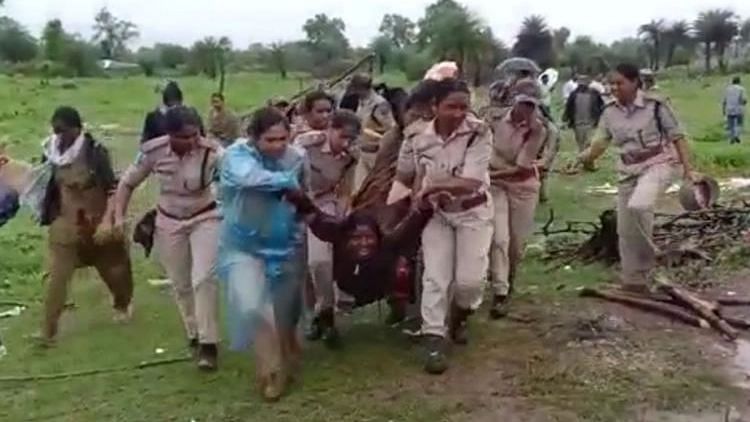 <div class="paragraphs"><p>Earlier last week, the Telangana Forest Department attempted to raze the houses of Adivasi farmers at a tribal village in Mancherial district; the people's resistance led to arrests and alleged harassment.</p></div>