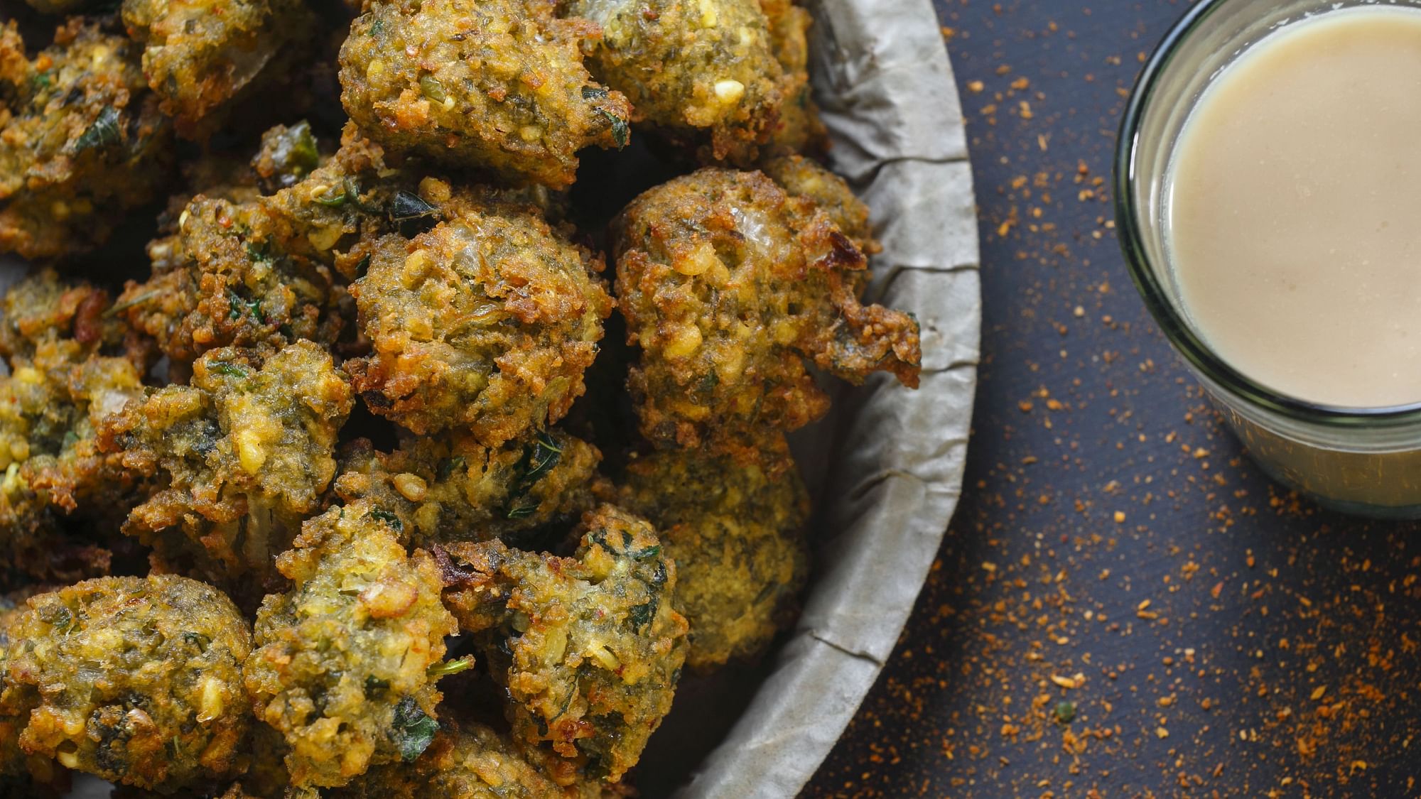 <div class="paragraphs"><p>Pakora is derived from the Sanskrit word pakvavata, which is a mix of pakva, which means "cooked," and vata, which means "a small lump."</p></div>