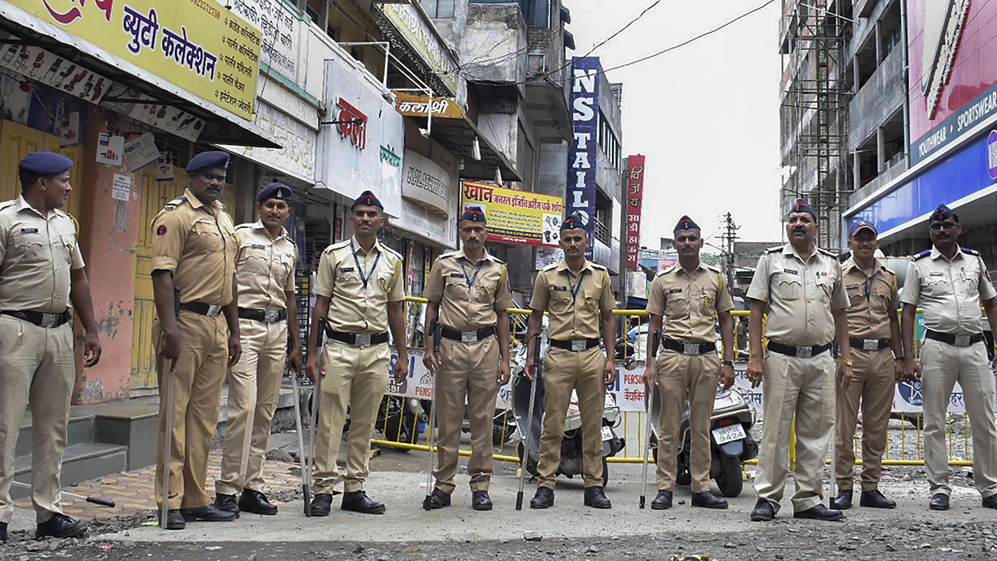 <div class="paragraphs"><p>Police personnel deployed to maintain law and order after the killing of chemist Umesh Kolhe in Amravati.</p></div>