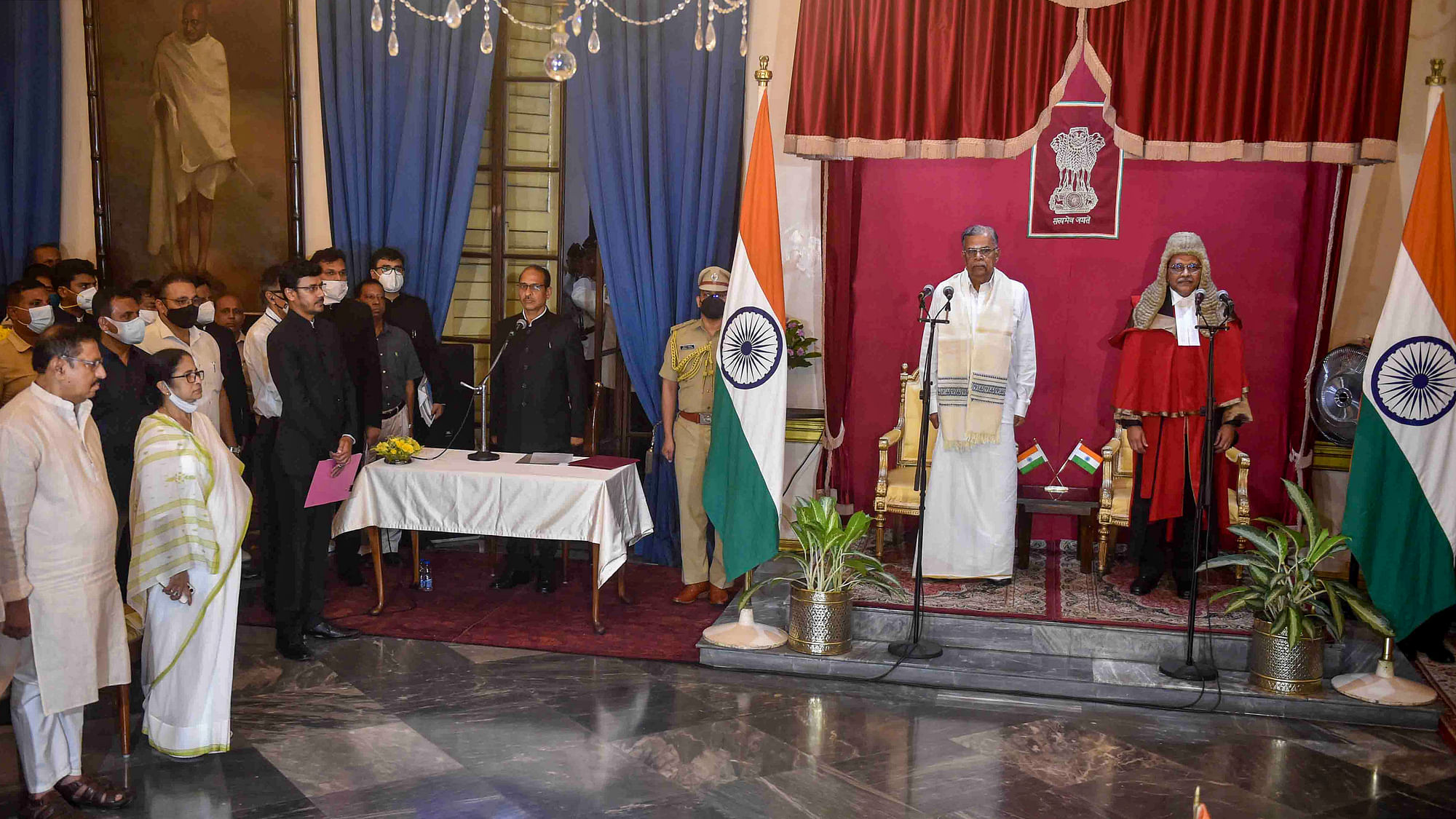 <div class="paragraphs"><p>Manipur Governor La. Ganesan being administered oath by Calcutta High Court Judge Prakash Shrivastava during his swearing-in ceremony, after he was given additional charge of West Bengal governor, in Kolkata.</p></div>