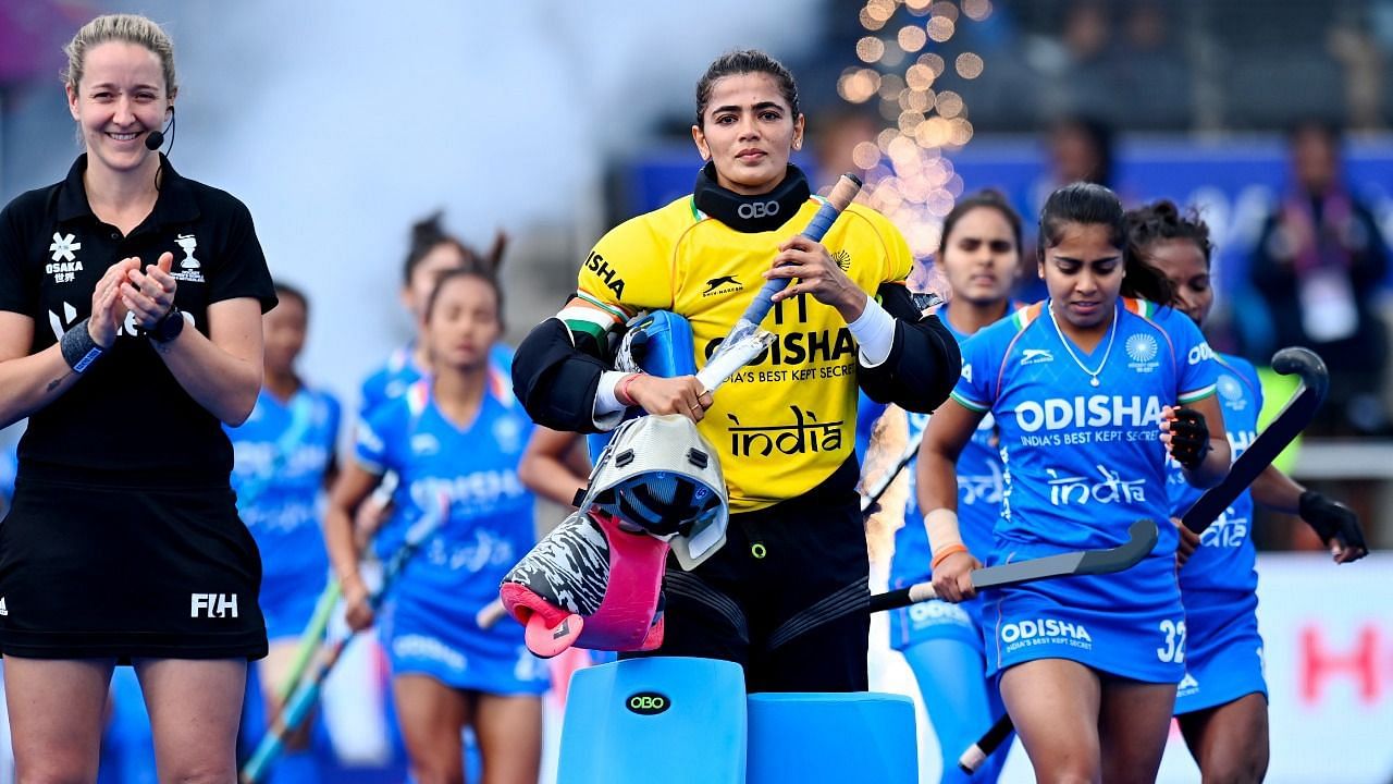 <div class="paragraphs"><p>The Indian women's hockey team, led by goalkeeper Savita Punia, left for London from Barcelona on Monday morning.</p></div>