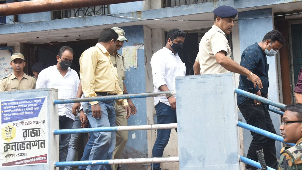 Jharkhand Congress MLAs Cash Seizure: WB CID Teams 'Detained' by Delhi Police