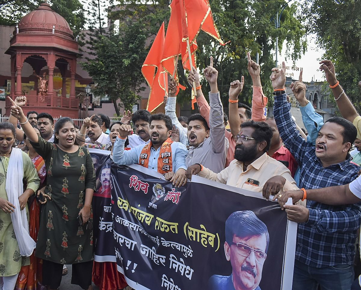 <div class="paragraphs"><p>Shiv Sena workers stage protest in Pune on Sunday.</p></div>