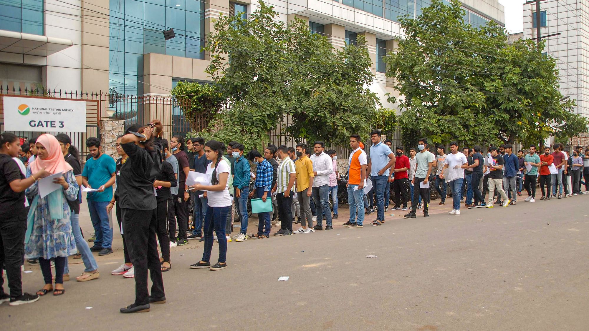 <div class="paragraphs"><p>Noida: Students wait in a queue to appear in Common University Entrance Test (CUET), outside a centre, in Noida, Wednesday, 17 August.</p><p>Image used for representation only</p></div>