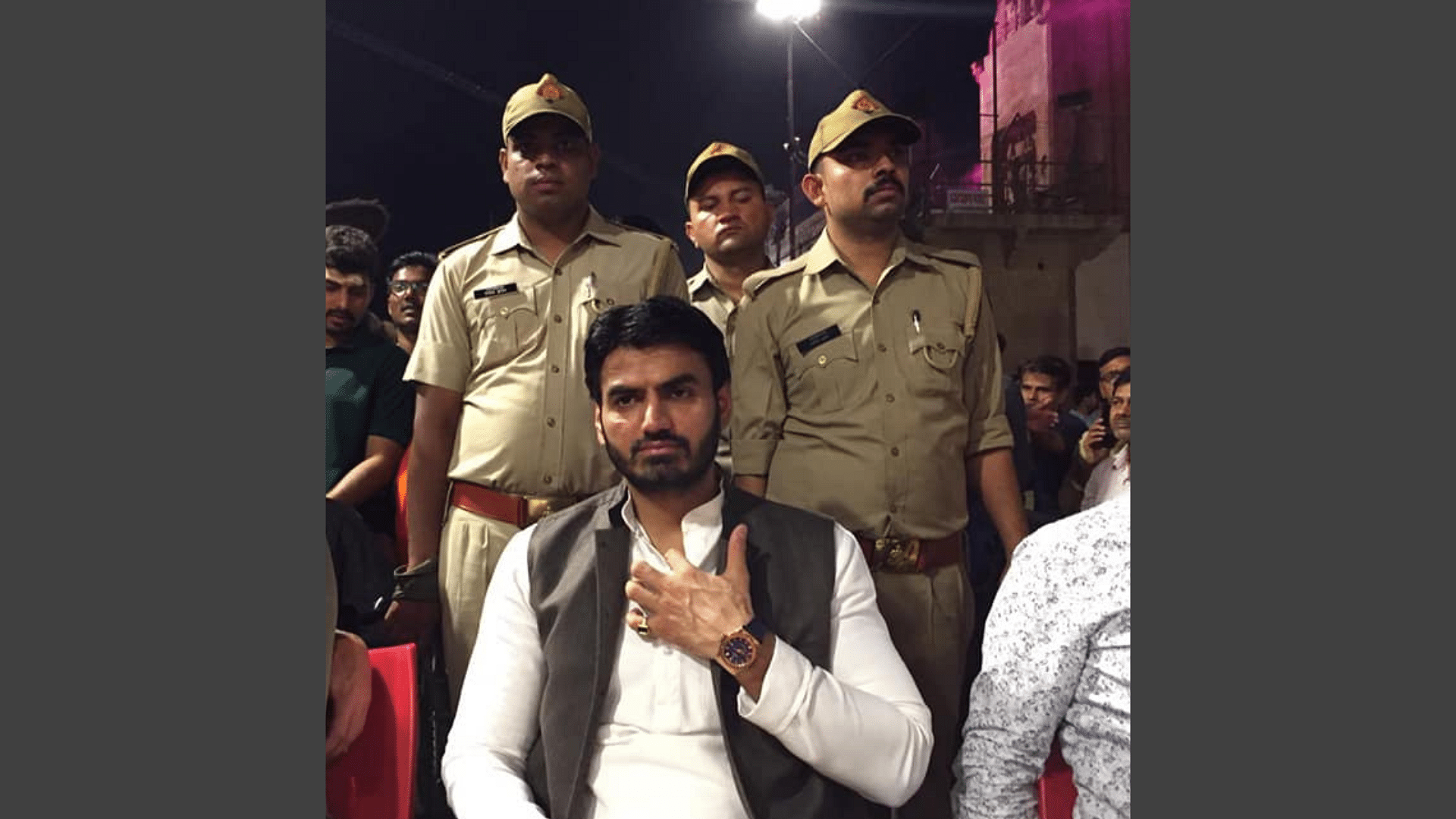 <div class="paragraphs"><p>Days after the Bharatiya Janata Party leader (BJP) Shrikant Tyagi was booked by the <a href="https://www.thequint.com/news/india/delhi-high-court-censures-uttar-pradesh-police-over-22-year-old-trans-person-whisked-away-from-shelter">Uttar Pradesh police</a> for <a href="https://www.thequint.com/news/politics/bjp-leader-shrikant-tyagi-booked-for-making-derogatory-statements-assaulting-woman-noida#read-more">assaulting</a> a woman after an argument with her inside a housing society in Noida, bulldozers arrived at the site on Monday, 8 August.</p></div>