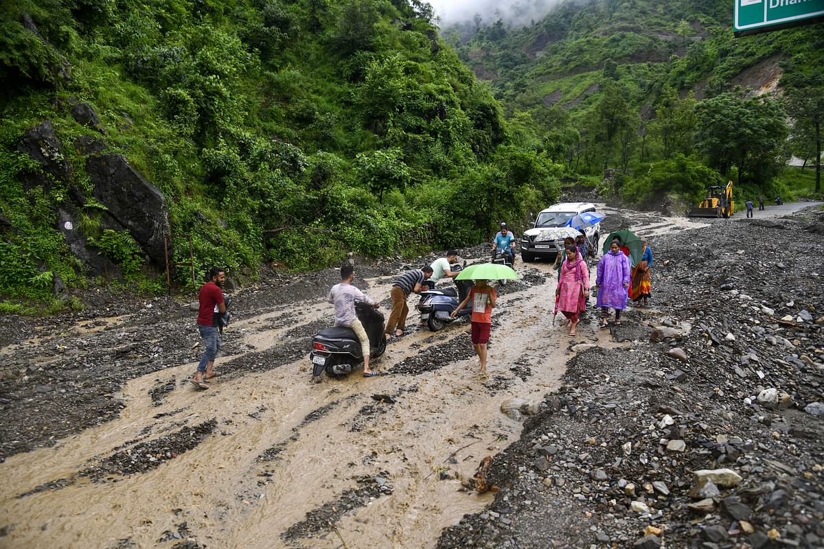 <div class="paragraphs"><p>Dehradun: Vehicles stuck in mud slush, after a series of cloudbursts hit different parts of Uttarakhand during the monsoon season, at Raipur area in Dehradun district, on Saturday, 20 August.</p></div>