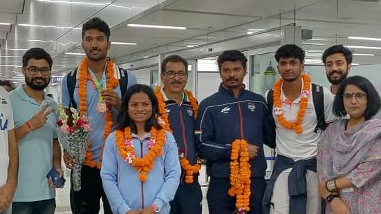 <div class="paragraphs"><p>India's CWG contingent started returning home on Monday.</p></div>