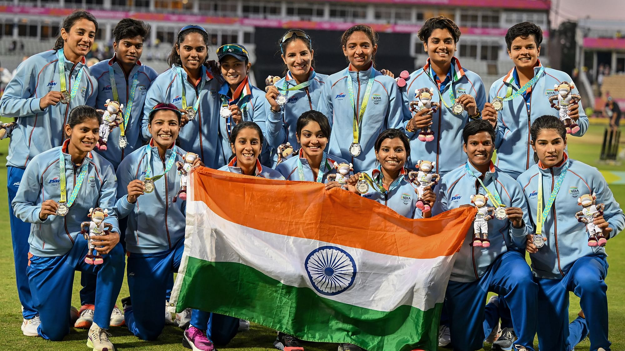 <div class="paragraphs"><p>The Indian women's cricket team players pose for photographs after winning silver in the final of&nbsp; the 2022 Commonwealth Games 2022.&nbsp;</p></div>
