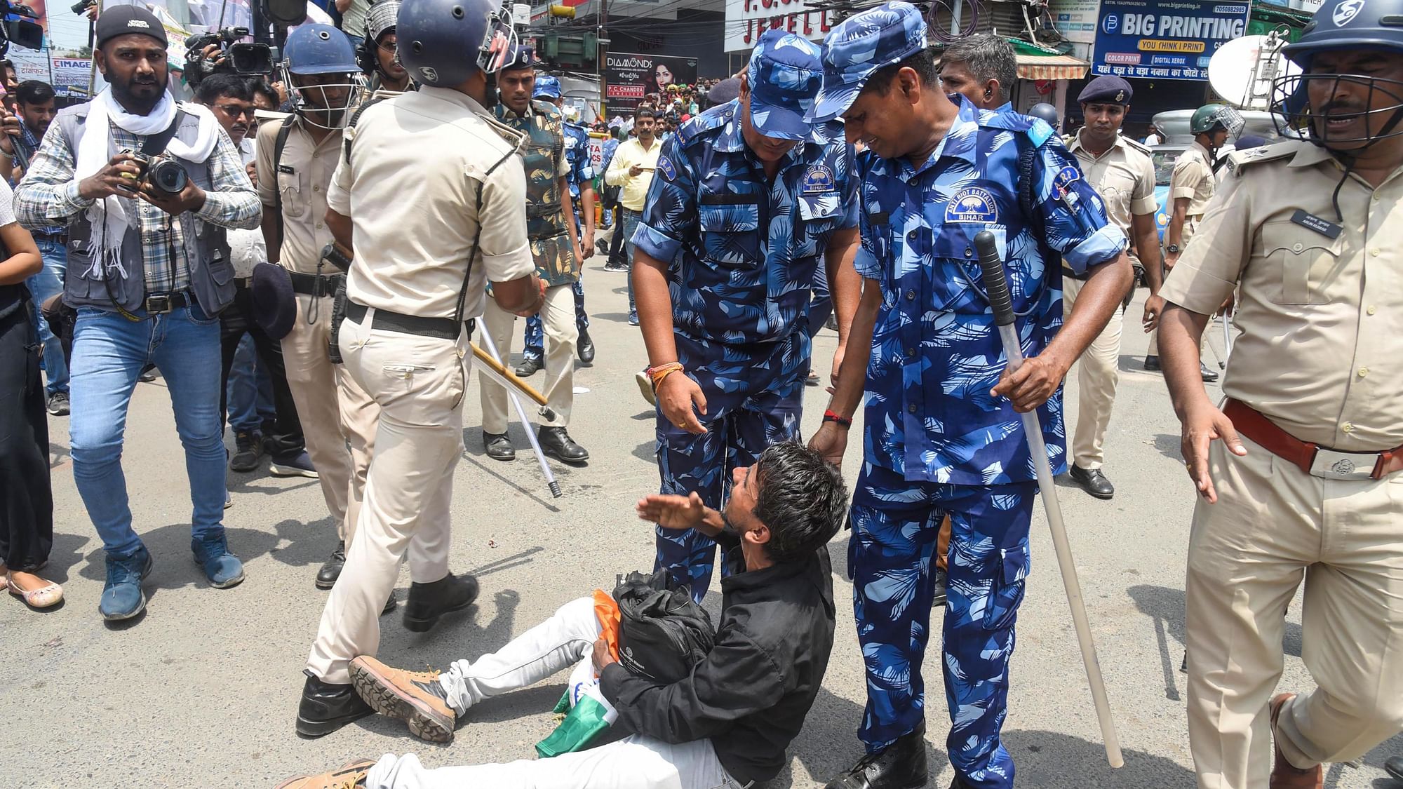 <div class="paragraphs"><p>A peaceful protester&nbsp;in Bihar’s Patna was brutally beaten  by the city's additional district magistrate (law and order) on Monday, 22 August, while he lay injured on the ground, clutching the national flag.</p></div>